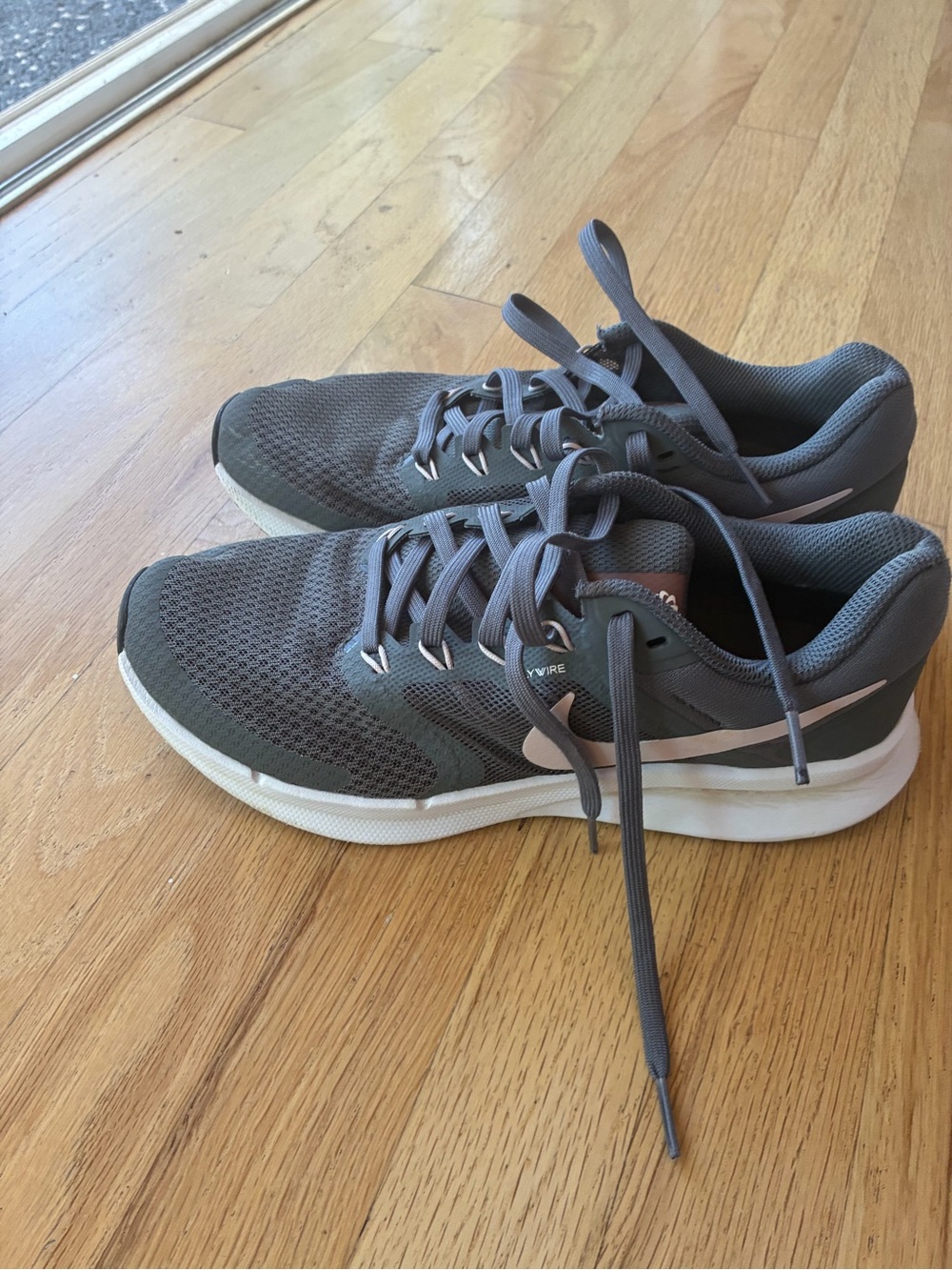 Nike Men's Gray Mesh Athletic Running Shoes